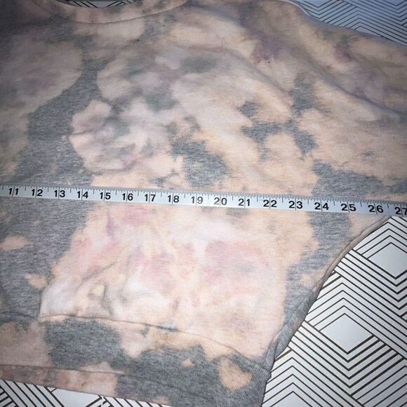 Levi’s Cropped Sweatshirt Wmn Sz L Gray Pink Tie Dye Long Sleeve Crew Hippie EUC - Picture 8 of 9